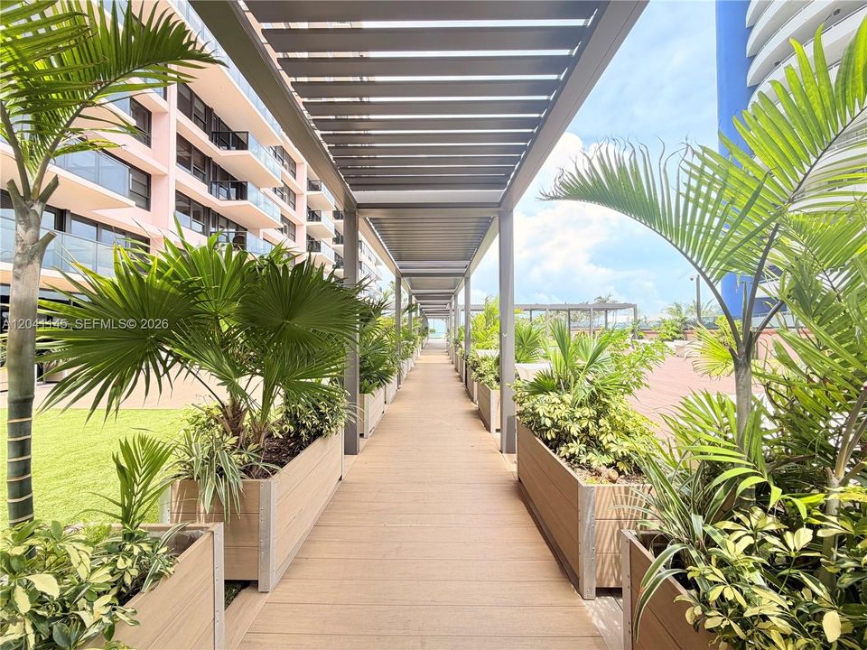 For Sale: $530,000 (2 beds, 2 baths, 960 Square Feet)