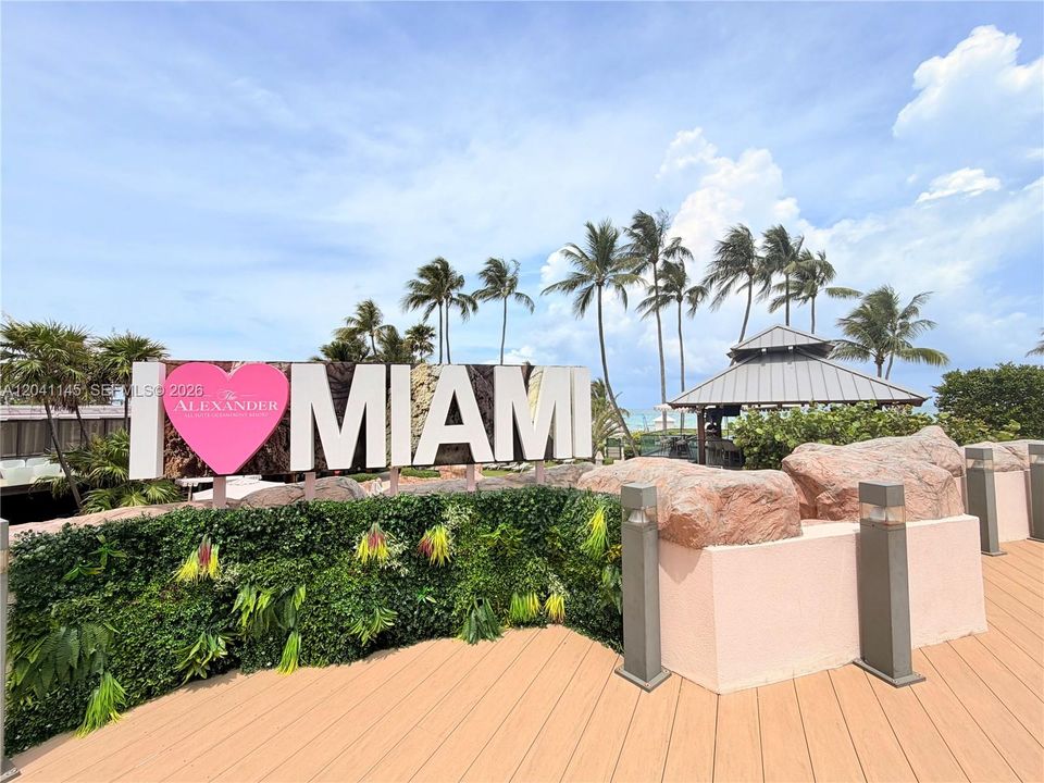 For Sale: $530,000 (2 beds, 2 baths, 960 Square Feet)