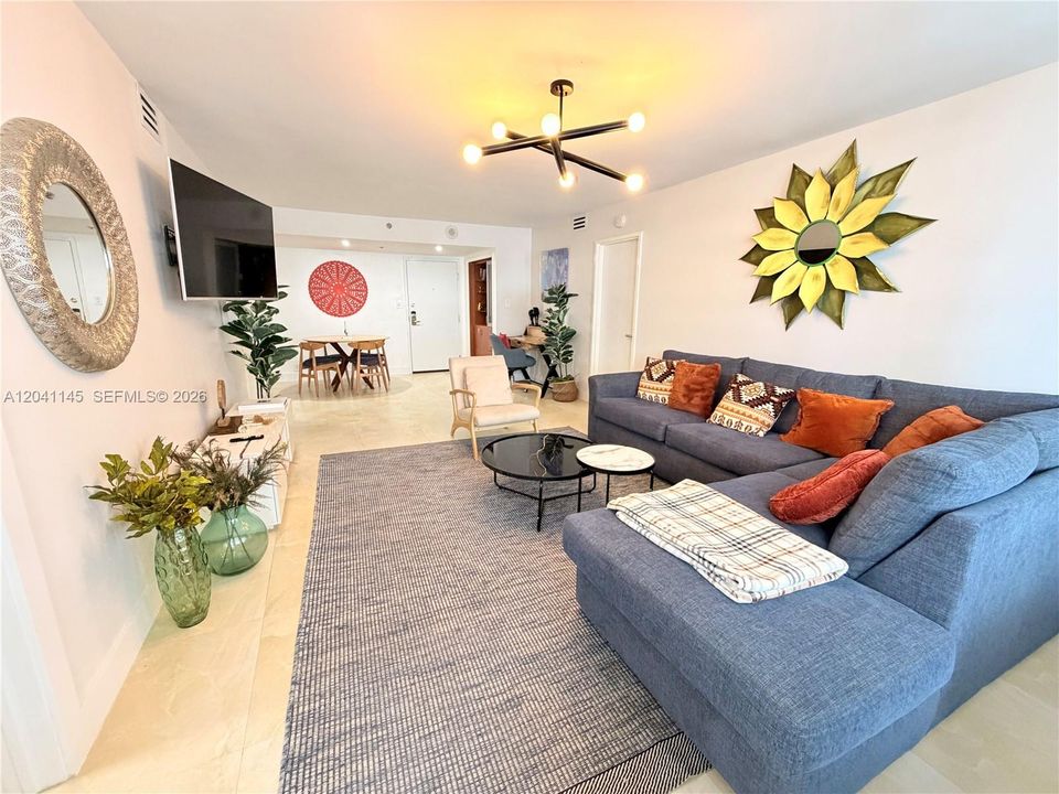 For Sale: $530,000 (2 beds, 2 baths, 960 Square Feet)