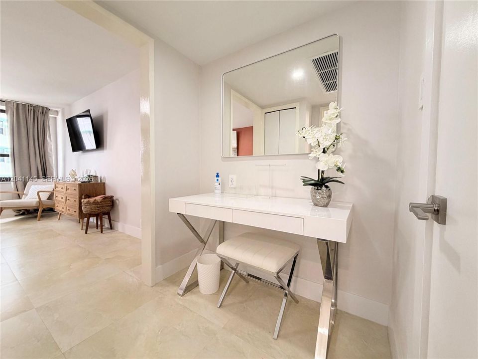 For Sale: $530,000 (2 beds, 2 baths, 960 Square Feet)