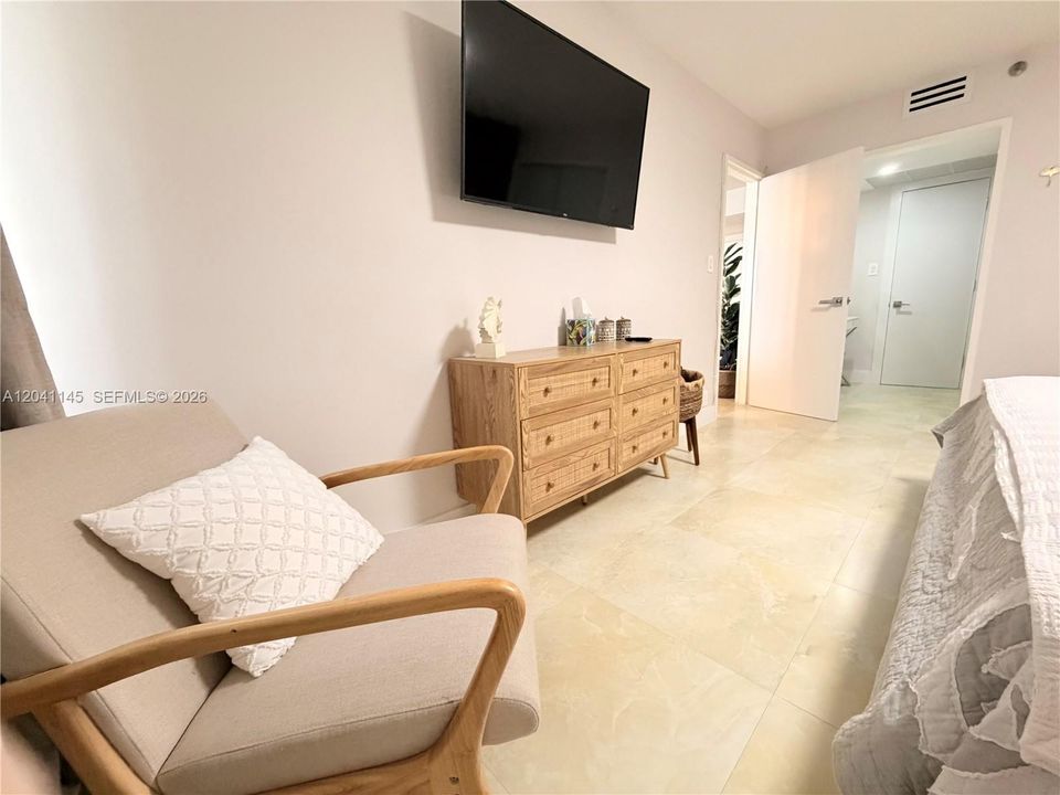 For Sale: $530,000 (2 beds, 2 baths, 960 Square Feet)