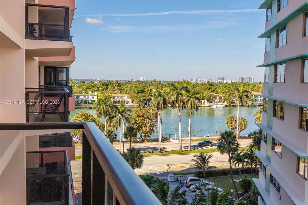 For Sale: $530,000 (2 beds, 2 baths, 960 Square Feet)