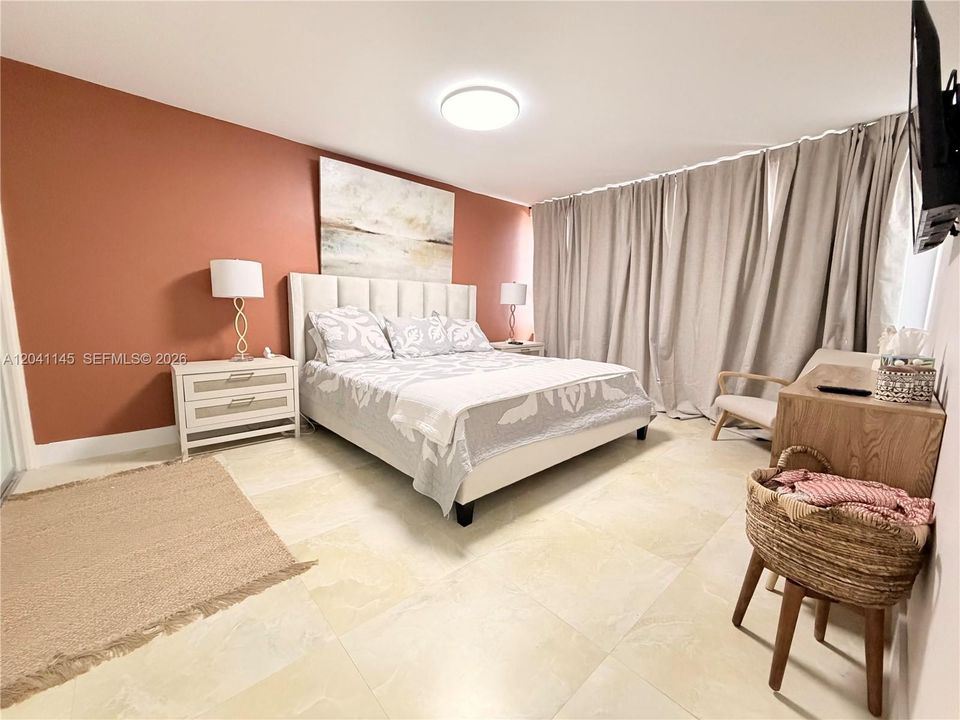 For Sale: $530,000 (2 beds, 2 baths, 960 Square Feet)