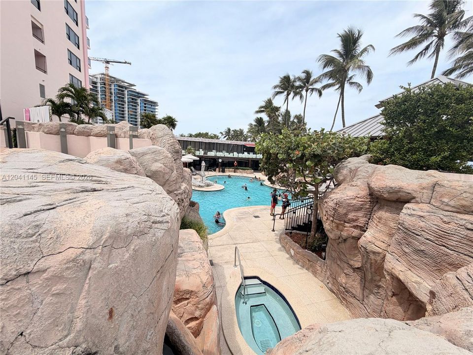 For Sale: $530,000 (2 beds, 2 baths, 960 Square Feet)