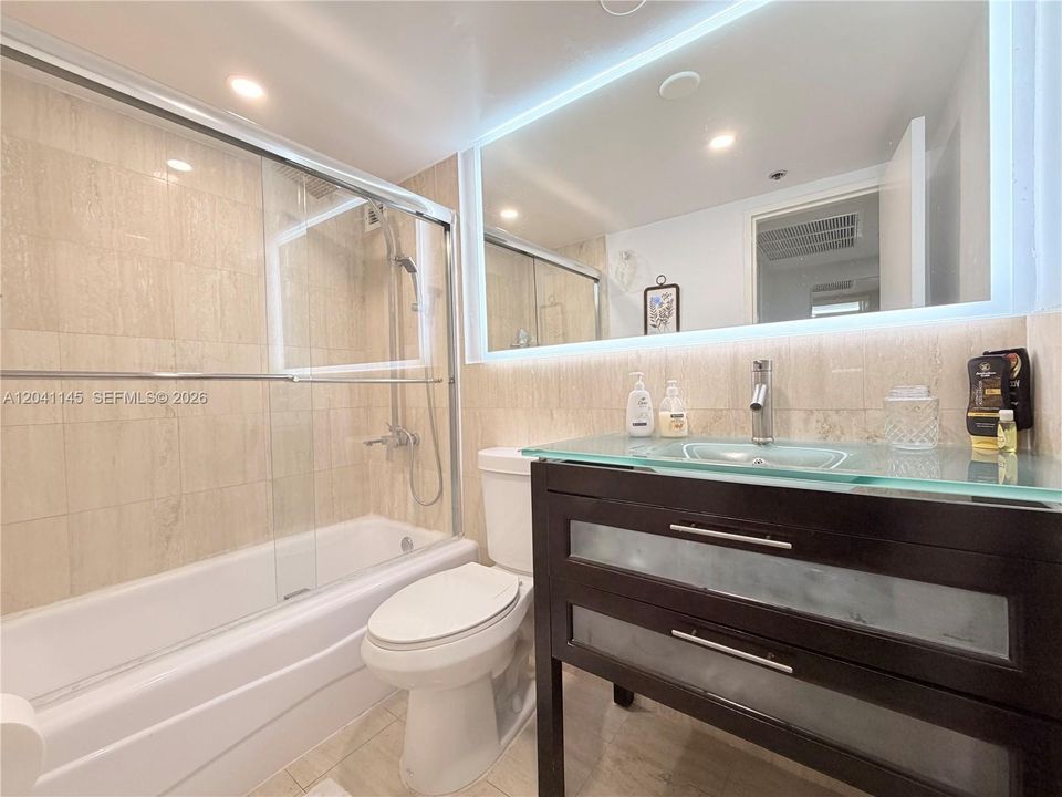 For Sale: $530,000 (2 beds, 2 baths, 960 Square Feet)