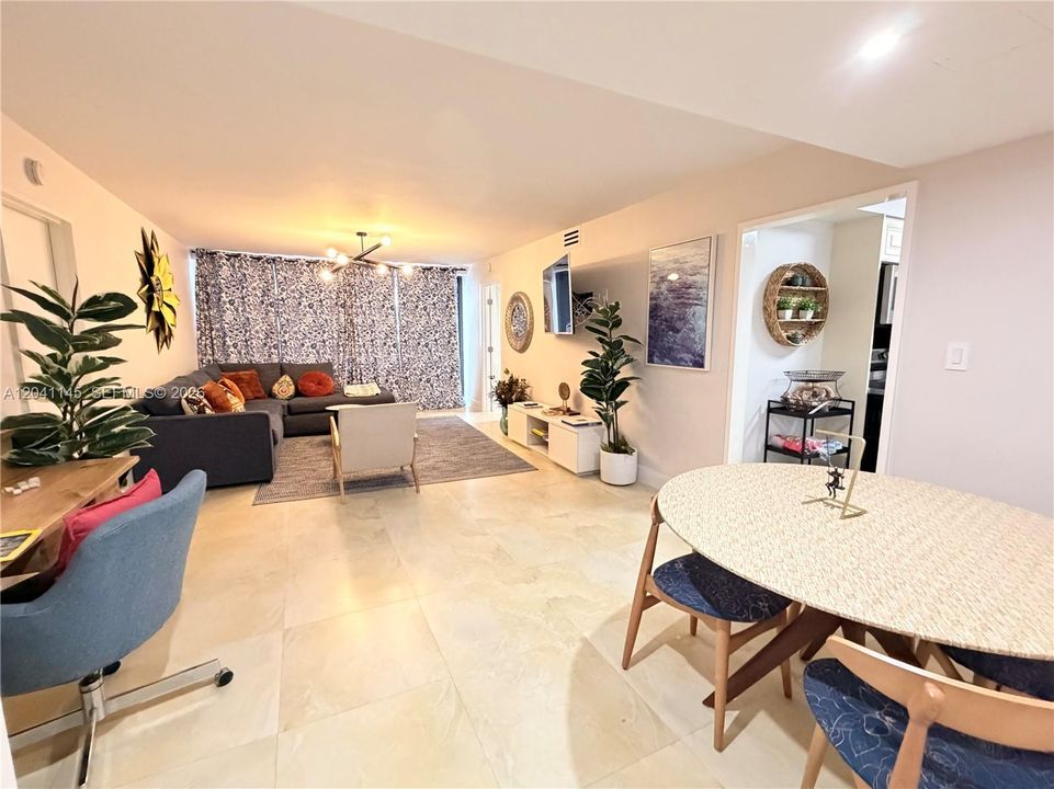 For Sale: $530,000 (2 beds, 2 baths, 960 Square Feet)