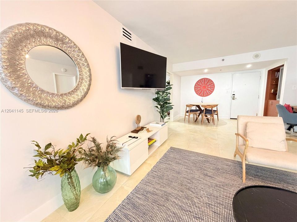 For Sale: $530,000 (2 beds, 2 baths, 960 Square Feet)