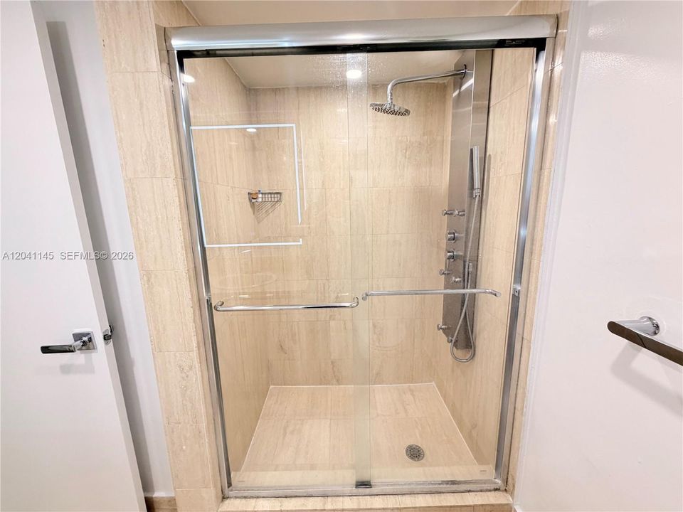 For Sale: $530,000 (2 beds, 2 baths, 960 Square Feet)