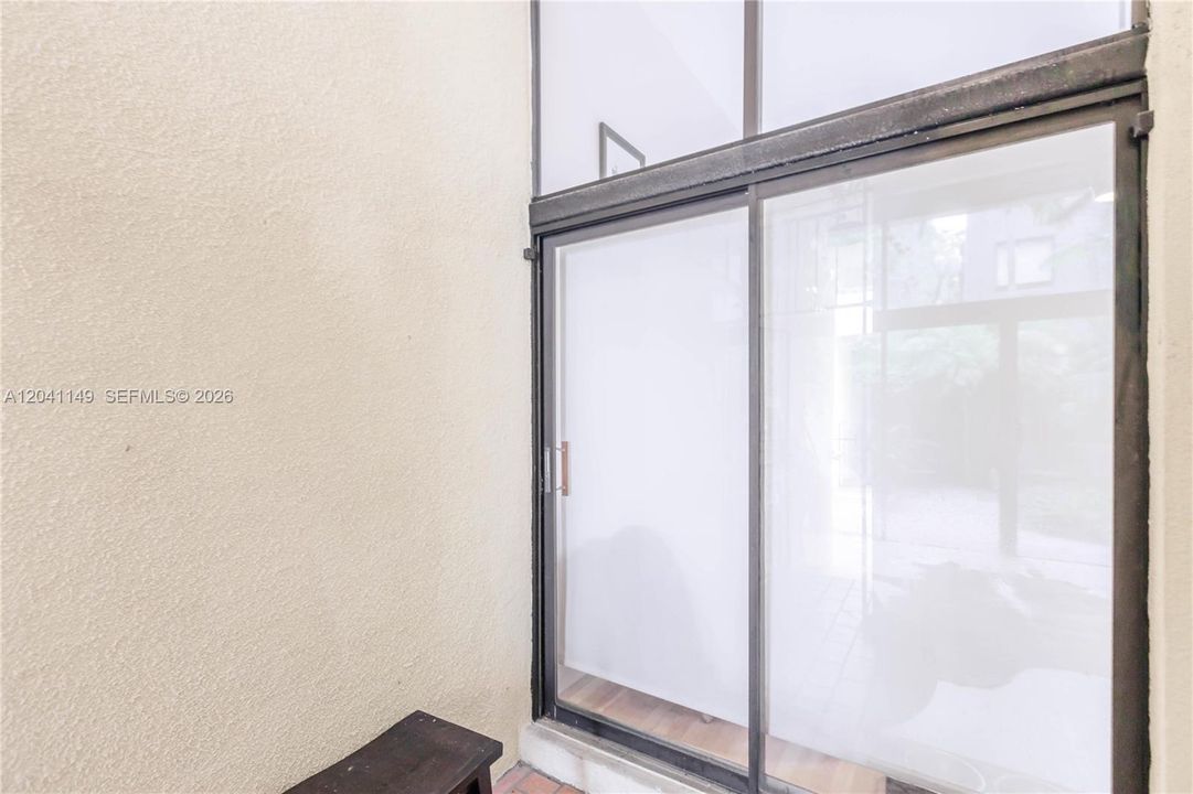 For Sale: $739,000 (2 beds, 2 baths, 895 Square Feet)