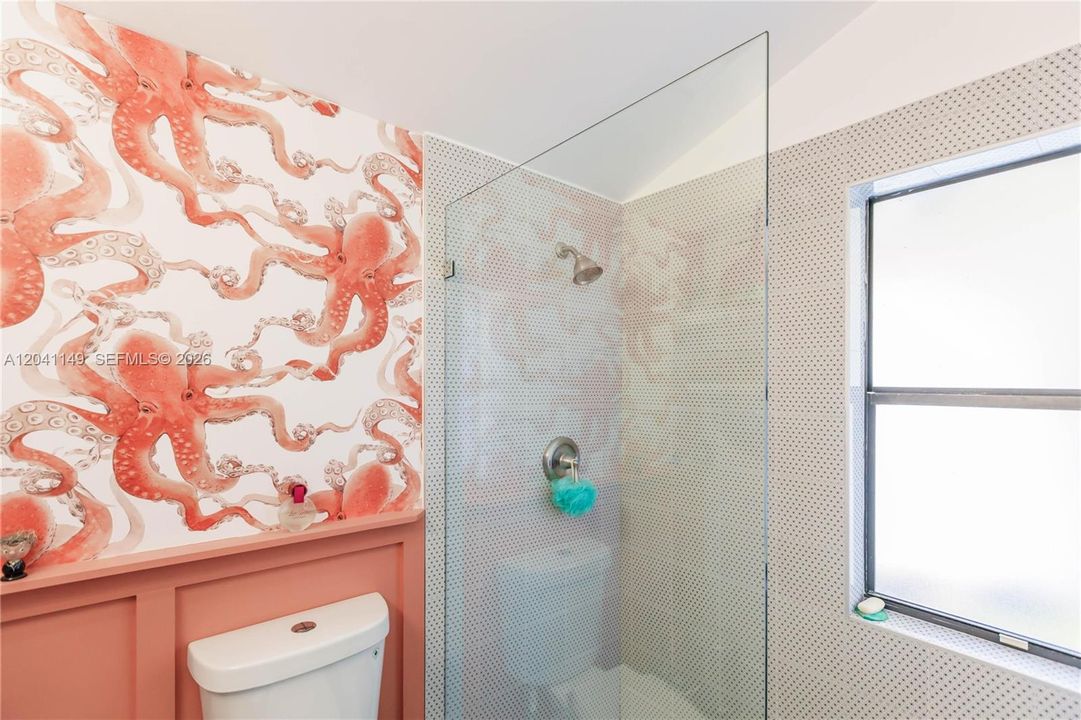 For Sale: $739,000 (2 beds, 2 baths, 895 Square Feet)