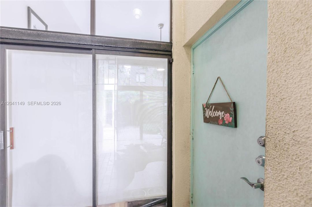 For Sale: $739,000 (2 beds, 2 baths, 895 Square Feet)