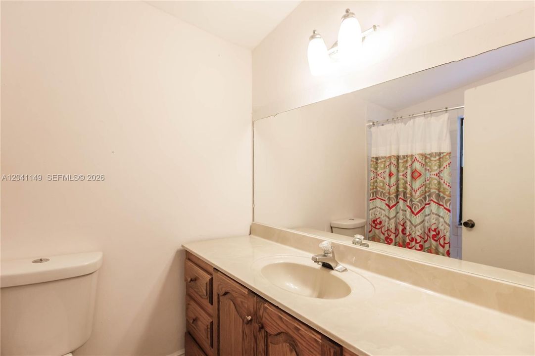 For Sale: $739,000 (2 beds, 2 baths, 895 Square Feet)