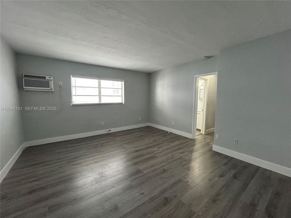 For Rent: $1,650 (0 beds, 1 baths, 420 Square Feet)