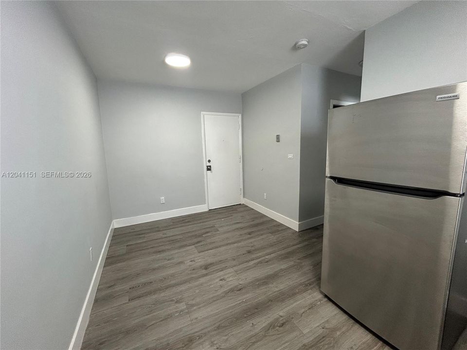 For Rent: $1,650 (0 beds, 1 baths, 420 Square Feet)
