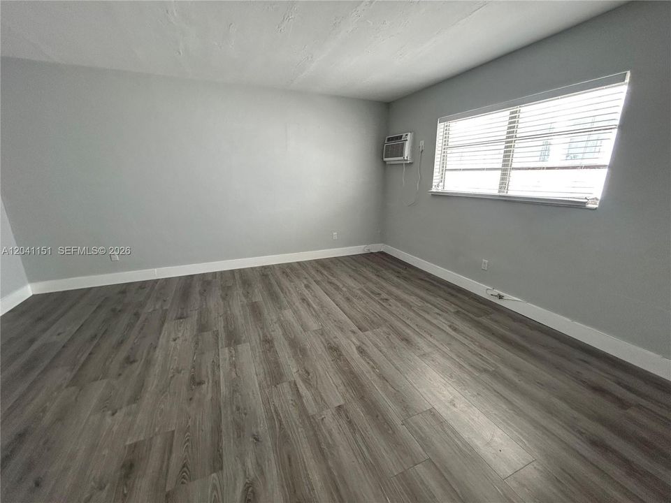 For Rent: $1,650 (0 beds, 1 baths, 420 Square Feet)
