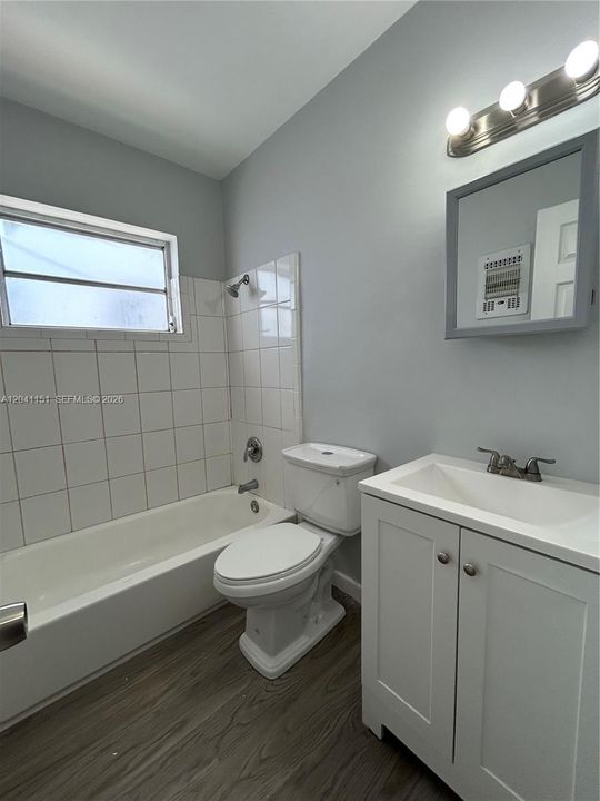 For Rent: $1,650 (0 beds, 1 baths, 420 Square Feet)