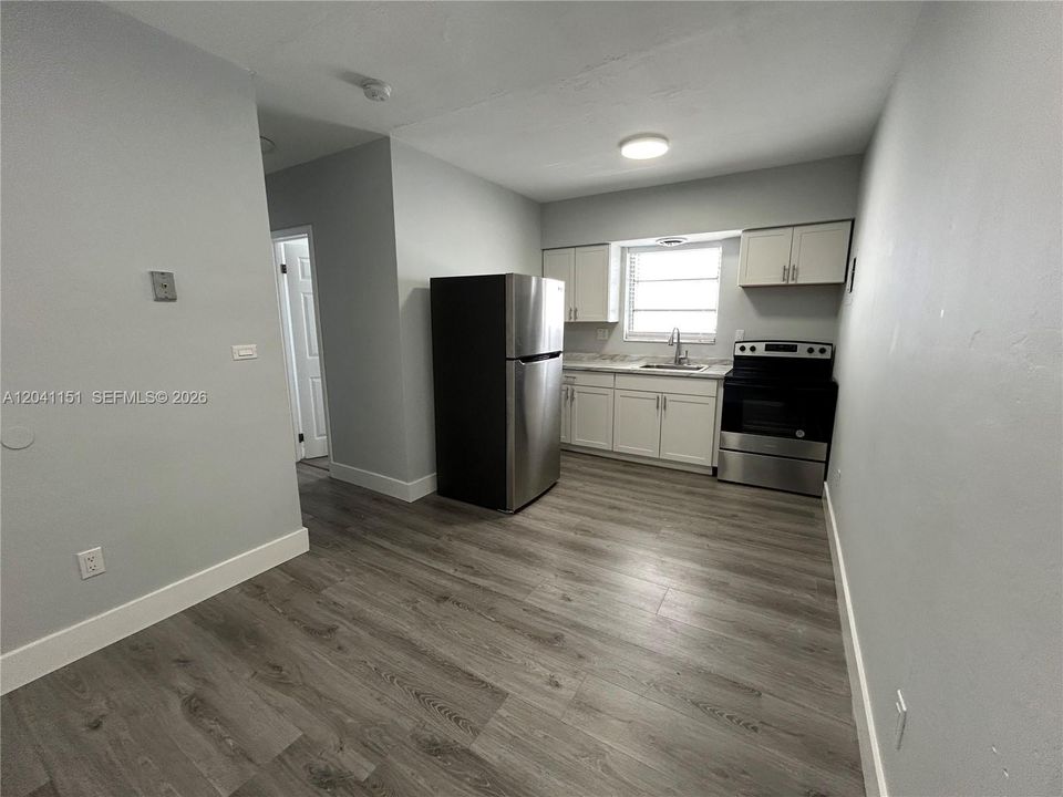 For Rent: $1,650 (0 beds, 1 baths, 420 Square Feet)