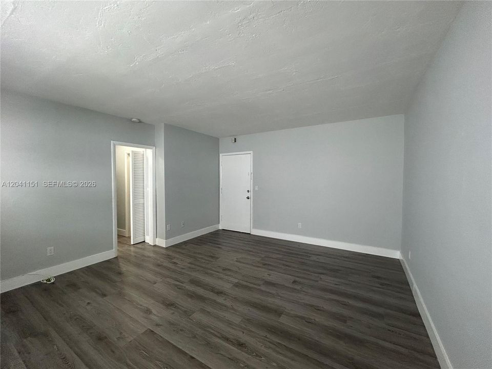 For Rent: $1,650 (0 beds, 1 baths, 420 Square Feet)