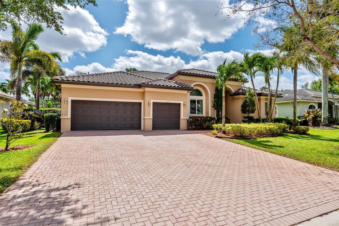 En Venta: $950,000 (5 camas, 3 baños, 2714 Pies cuadrados)