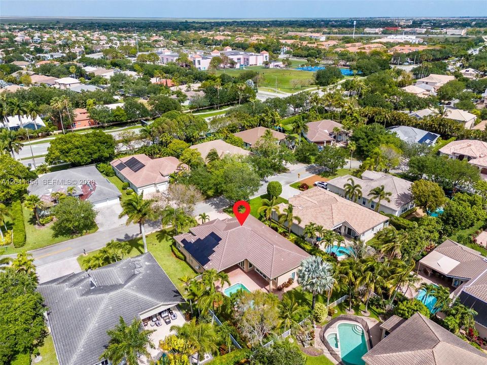 En Venta: $950,000 (5 camas, 3 baños, 2714 Pies cuadrados)