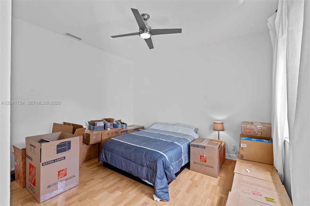 En Venta: $950,000 (5 camas, 3 baños, 2714 Pies cuadrados)