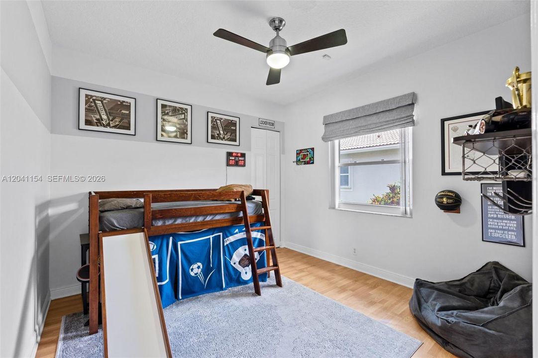 En Venta: $950,000 (5 camas, 3 baños, 2714 Pies cuadrados)