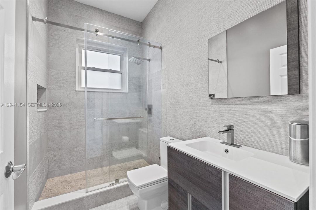 En Venta: $950,000 (5 camas, 3 baños, 2714 Pies cuadrados)