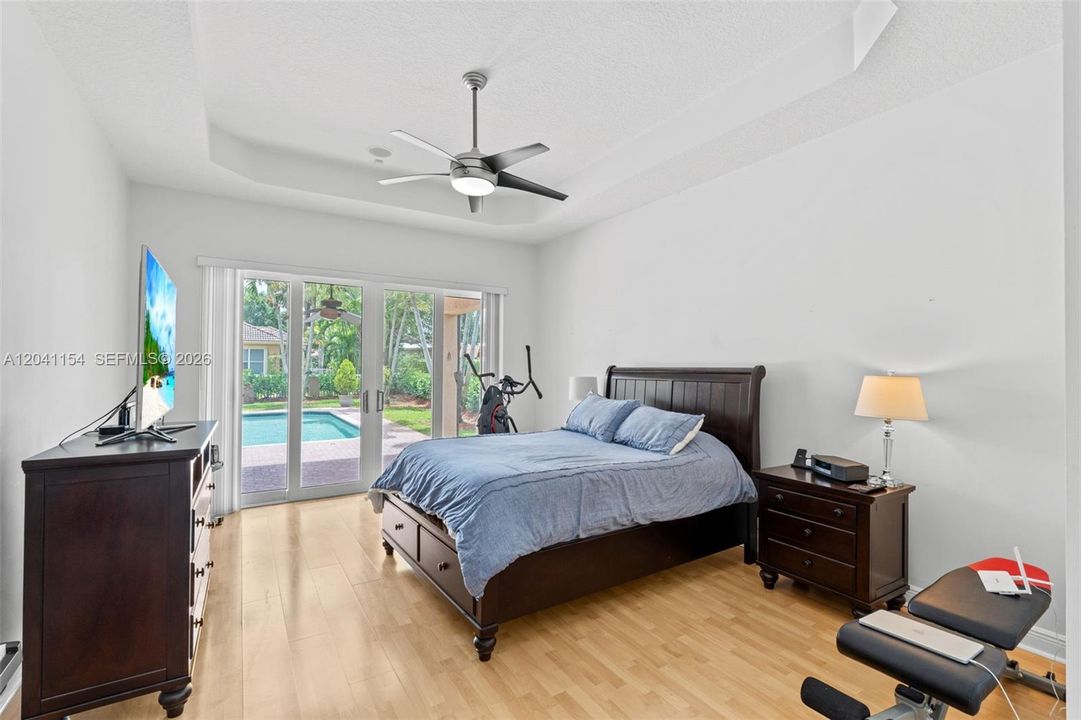 En Venta: $950,000 (5 camas, 3 baños, 2714 Pies cuadrados)