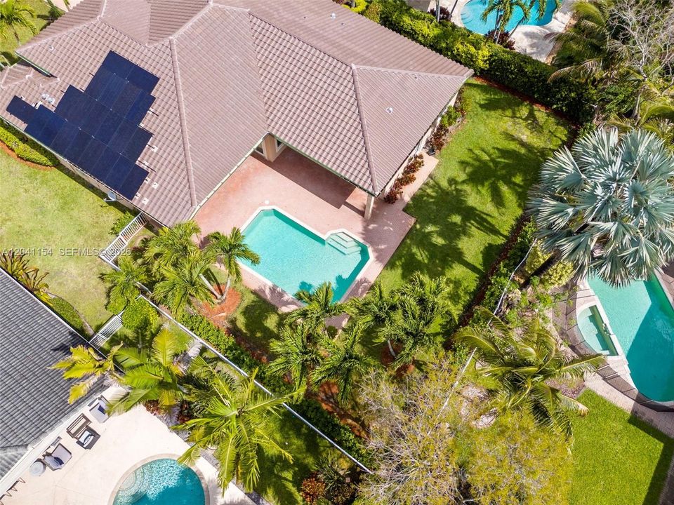 En Venta: $950,000 (5 camas, 3 baños, 2714 Pies cuadrados)