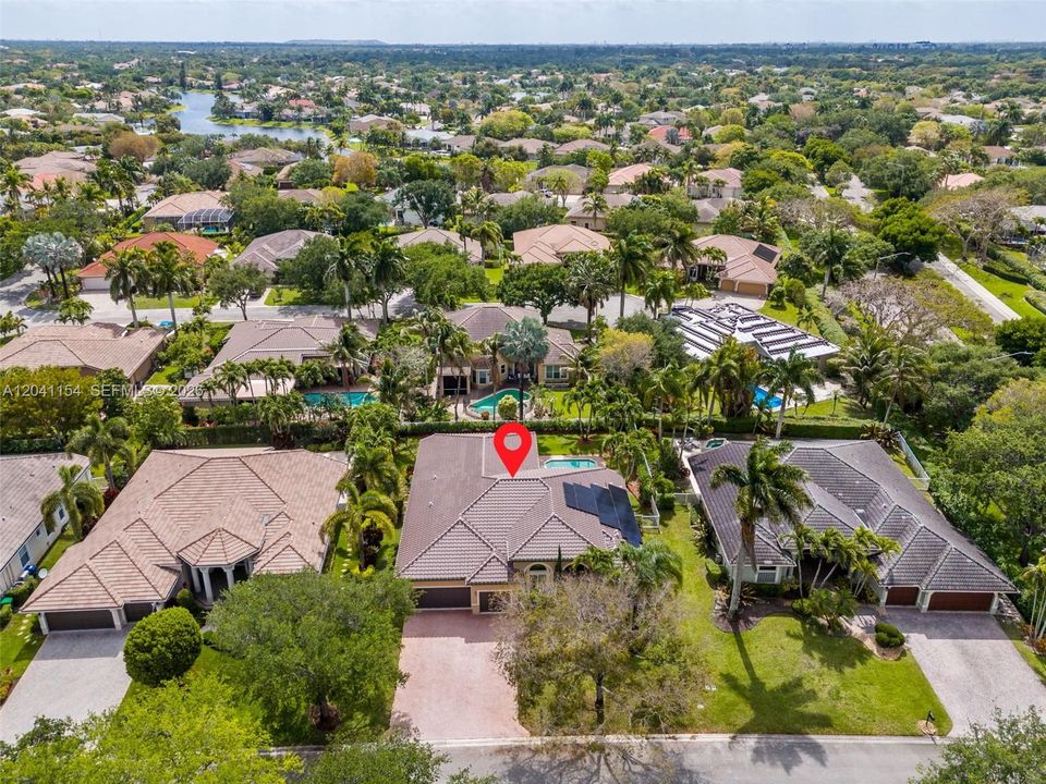 En Venta: $950,000 (5 camas, 3 baños, 2714 Pies cuadrados)
