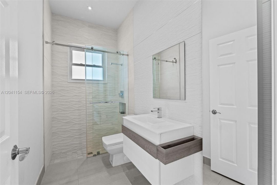 En Venta: $950,000 (5 camas, 3 baños, 2714 Pies cuadrados)