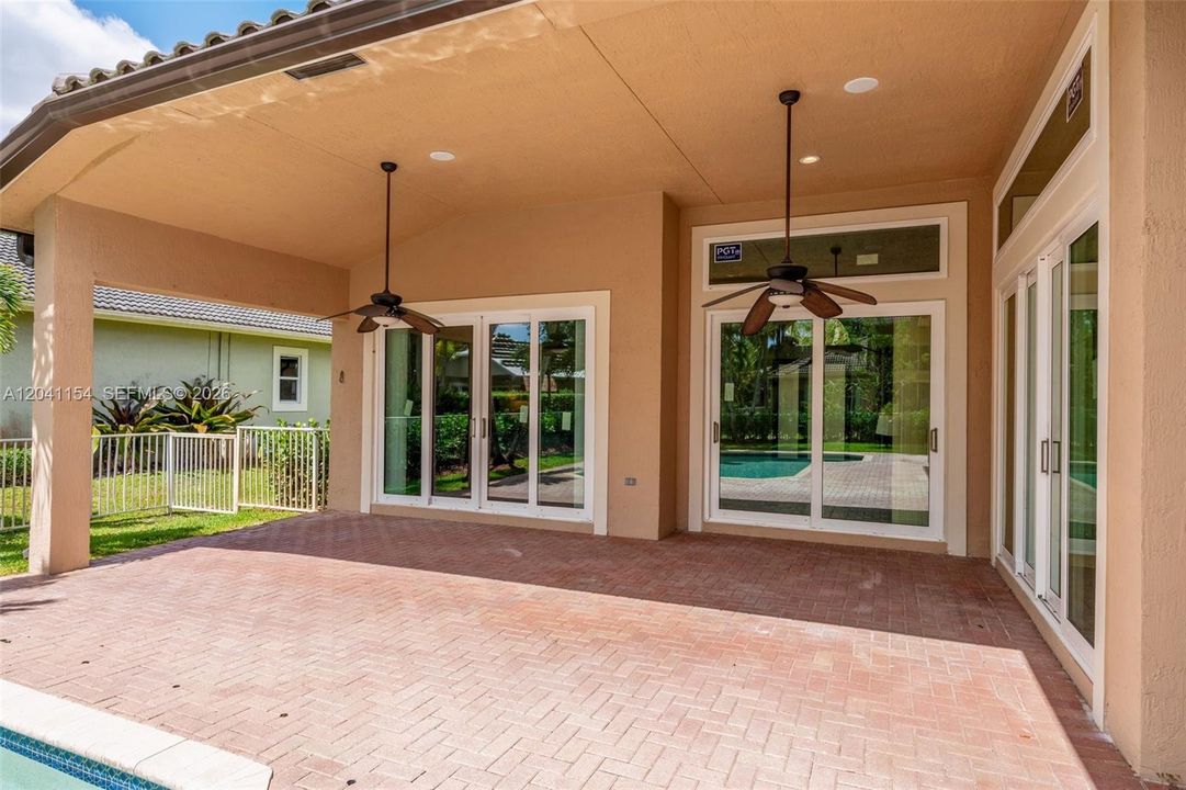 En Venta: $950,000 (5 camas, 3 baños, 2714 Pies cuadrados)