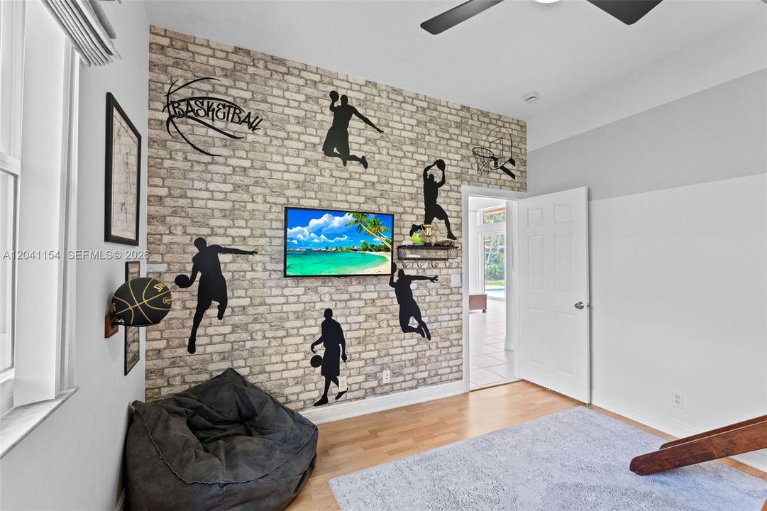 En Venta: $950,000 (5 camas, 3 baños, 2714 Pies cuadrados)