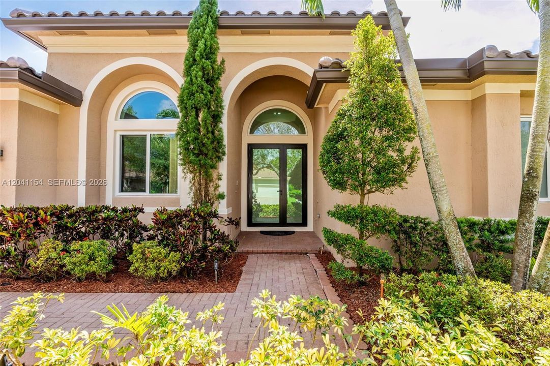 En Venta: $950,000 (5 camas, 3 baños, 2714 Pies cuadrados)