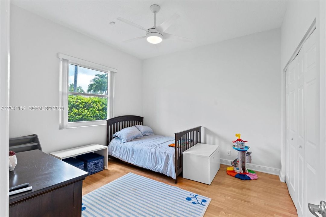 En Venta: $950,000 (5 camas, 3 baños, 2714 Pies cuadrados)