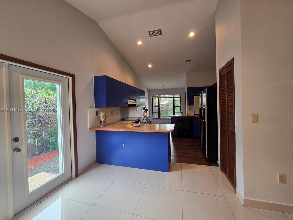 For Rent: $4,200 (3 beds, 2 baths, 2021 Square Feet)
