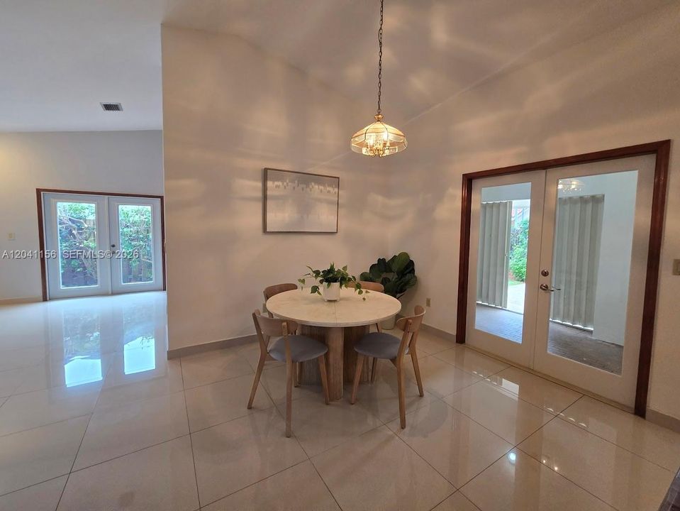 For Rent: $4,200 (3 beds, 2 baths, 2021 Square Feet)