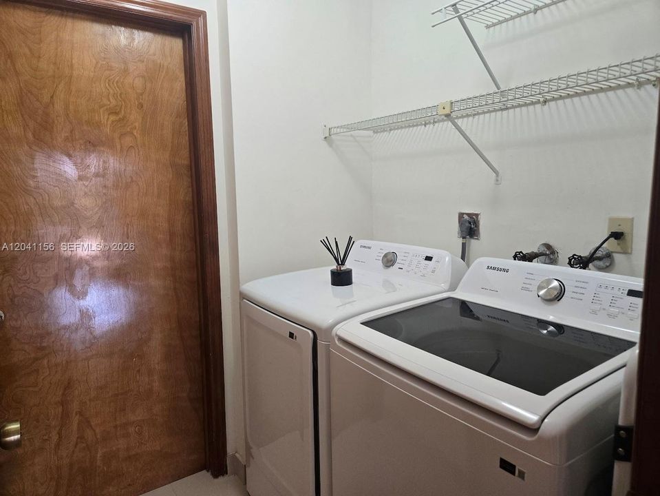 For Rent: $4,200 (3 beds, 2 baths, 2021 Square Feet)