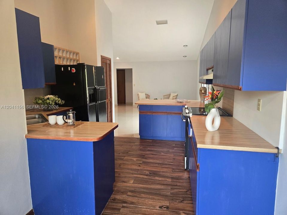 For Rent: $4,200 (3 beds, 2 baths, 2021 Square Feet)