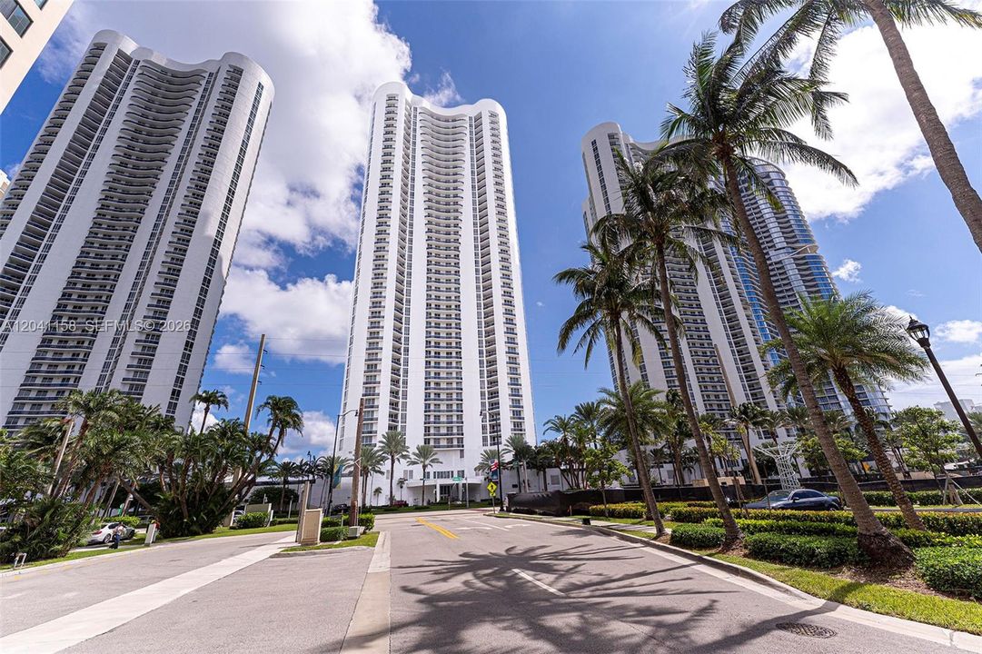 For Rent: $5,900 (2 beds, 2 baths, 1435 Square Feet)