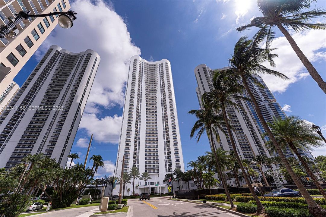 For Rent: $5,900 (2 beds, 2 baths, 1435 Square Feet)