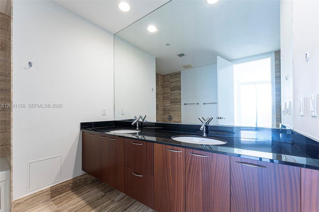 For Rent: $5,900 (2 beds, 2 baths, 1435 Square Feet)