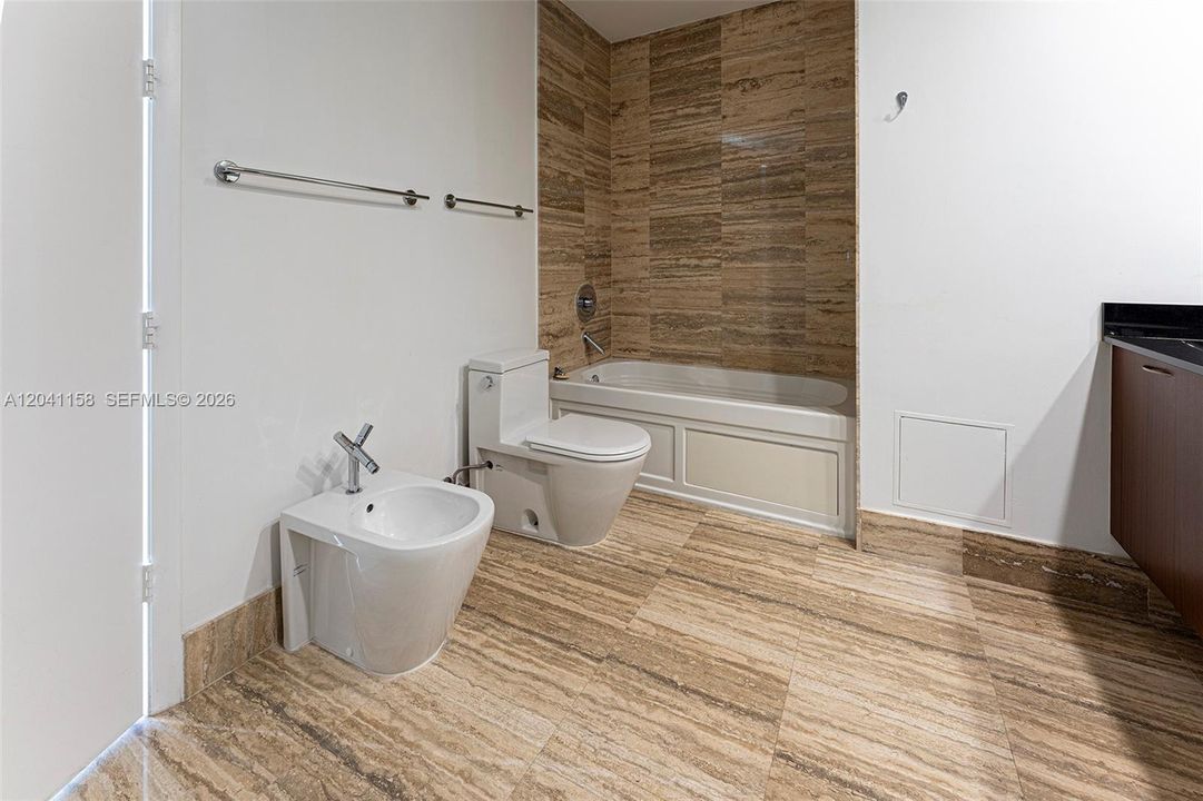 For Rent: $5,900 (2 beds, 2 baths, 1435 Square Feet)