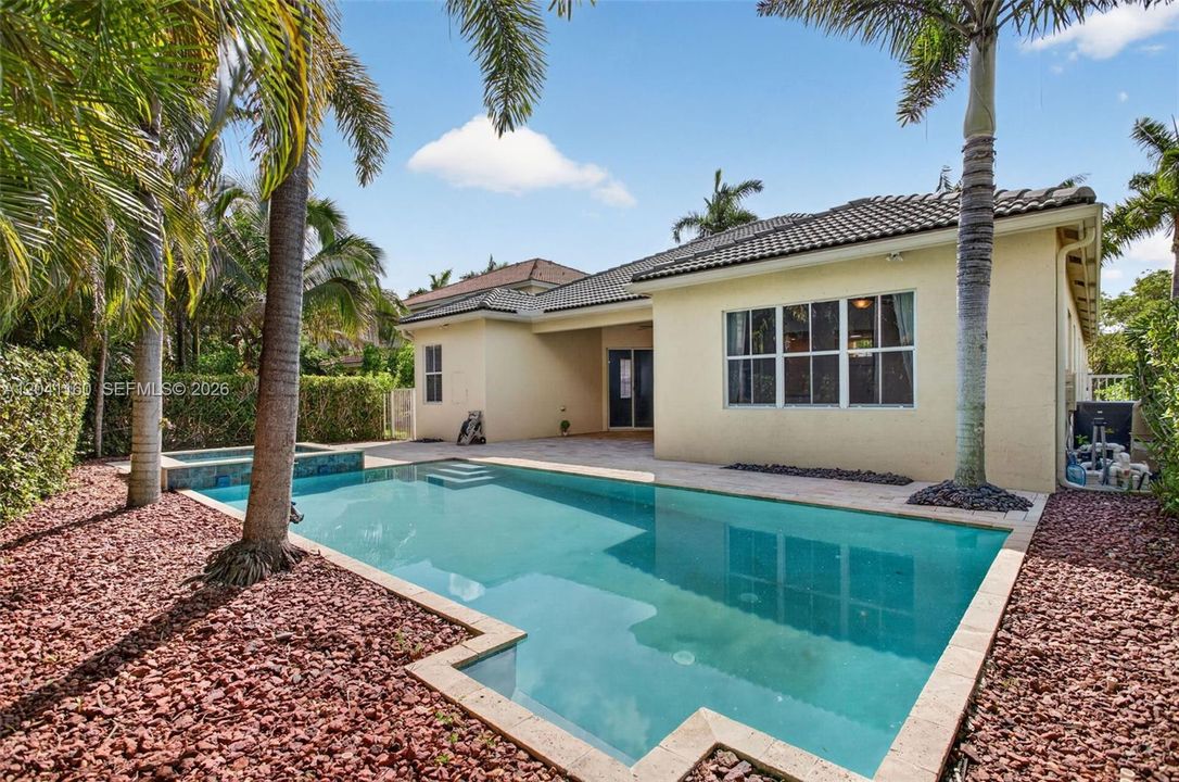 En Venta: $897,000 (4 camas, 2 baños, 2242 Pies cuadrados)