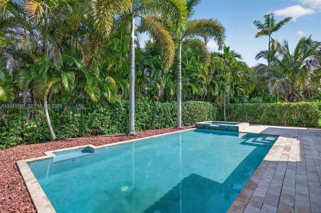 En Venta: $897,000 (4 camas, 2 baños, 2242 Pies cuadrados)