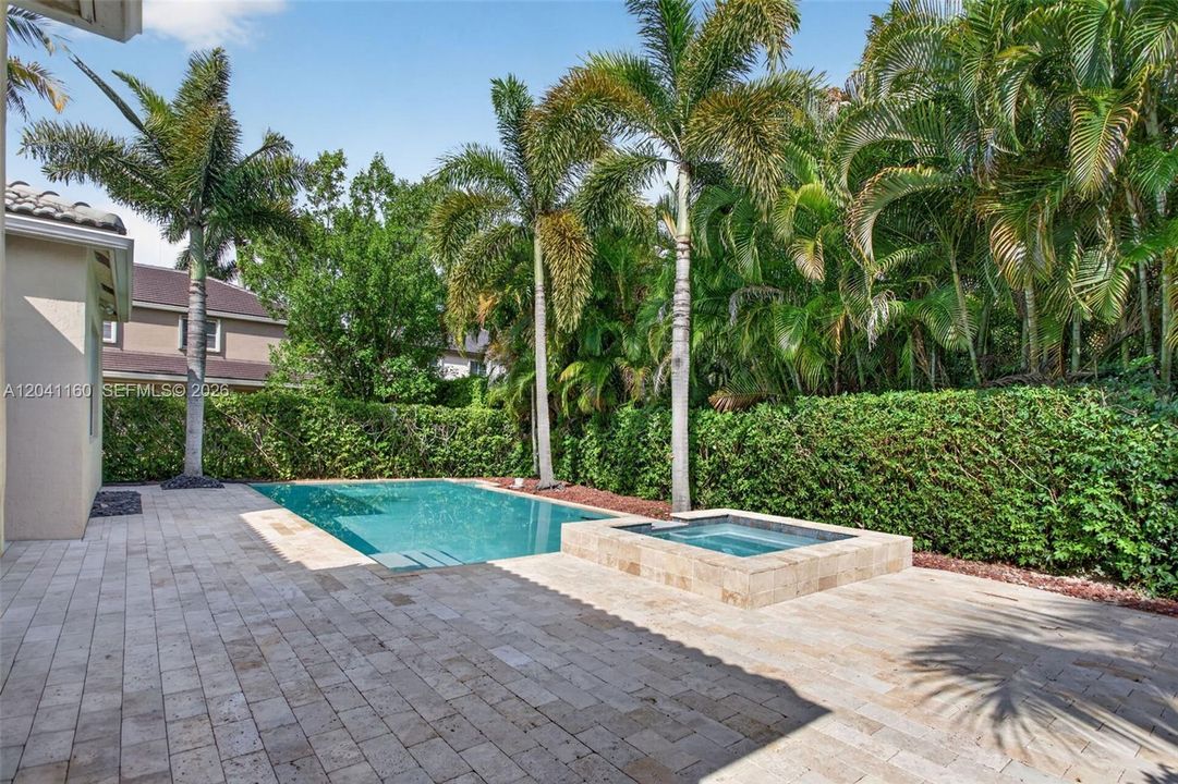 En Venta: $897,000 (4 camas, 2 baños, 2242 Pies cuadrados)