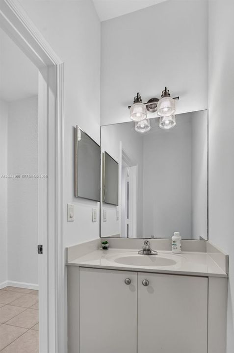 Large vanity counter.