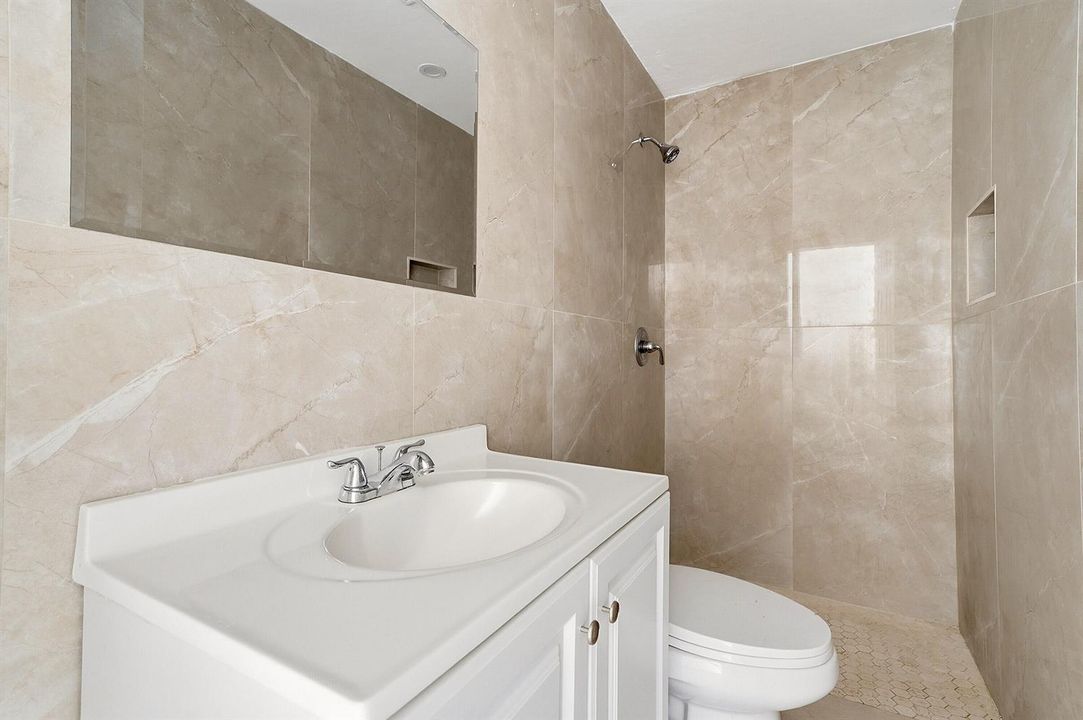 12_bathroom