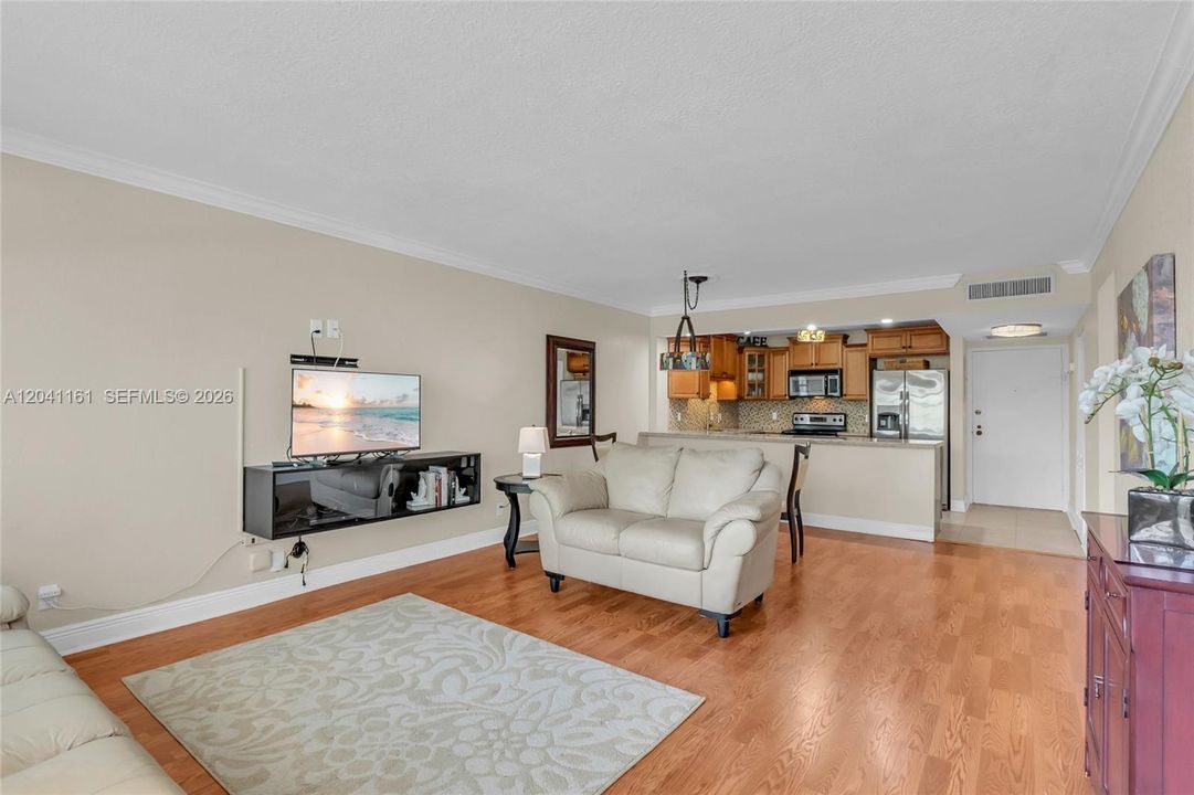 En Venta: $469,000 (2 camas, 2 baños, 1018 Pies cuadrados)