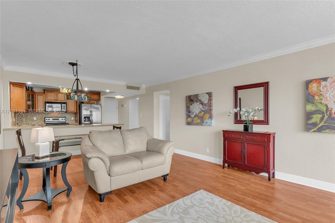 En Venta: $469,000 (2 camas, 2 baños, 1018 Pies cuadrados)